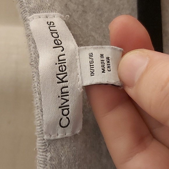 Grey Sweater Calvin Klein long sleeve gray - Picture 2 of 4